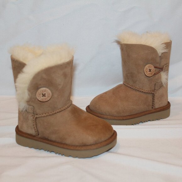 UGG Other - NEW UGG BAILEY BUTTON CLASSIC SHORTS SUEDE SHEARLING LINED TODDLER BOOTS  SZ 7